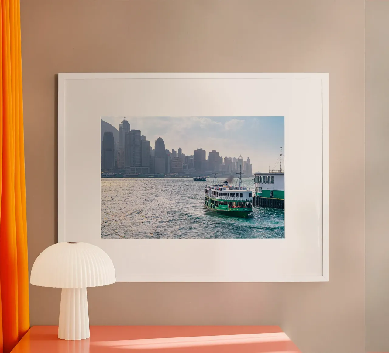 Hongkong Ferry poster con telaio in legno da Mathias Remmling Photography