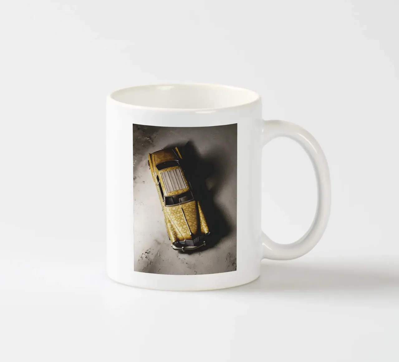 Auto d'epoca gialla tazza in ceramica da CAR EDITION