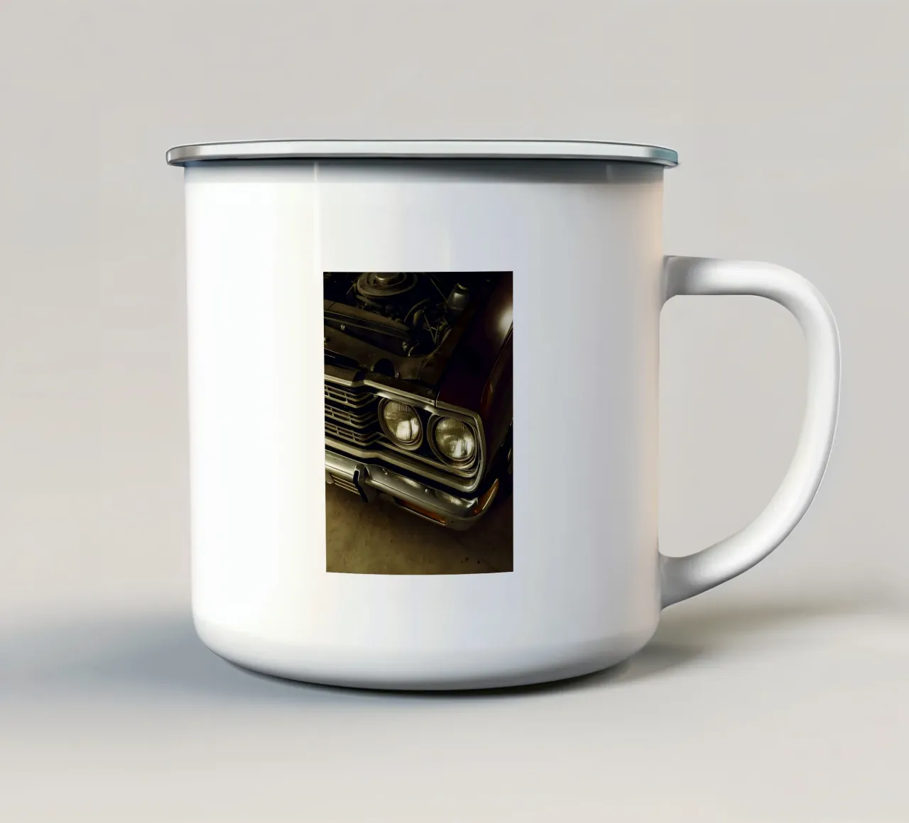 Dettaglio frontale di un'auto d'epoca tazza in smalto da CAR EDITION