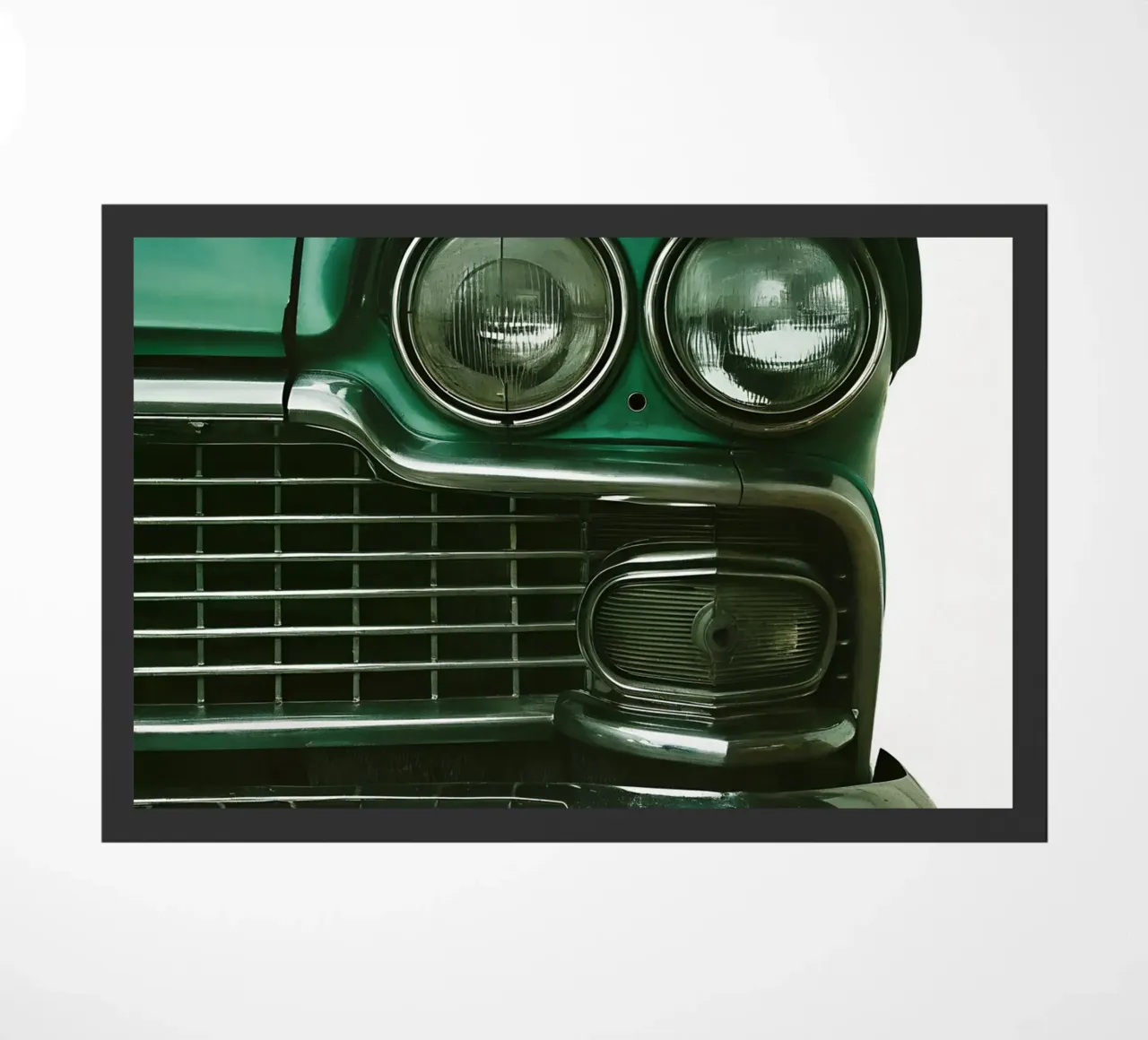 Dettaglio frontale di un'auto d'epoca zerbino da CAR EDITION