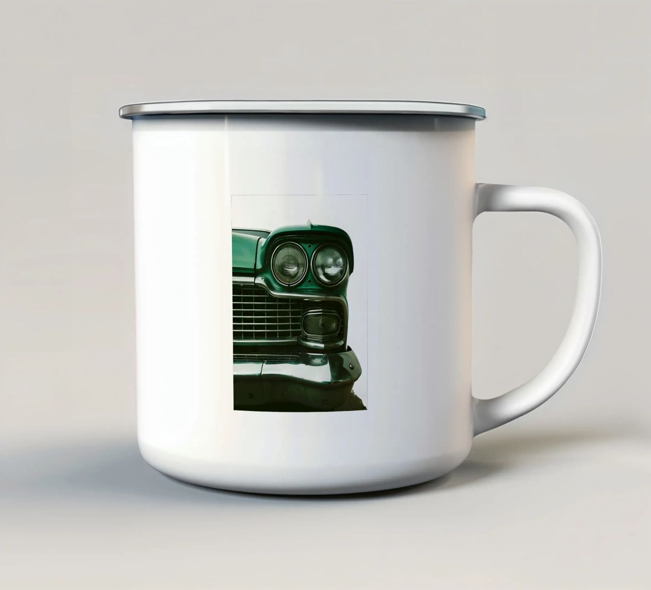 Dettaglio frontale di un'auto d'epoca tazza in smalto da CAR EDITION