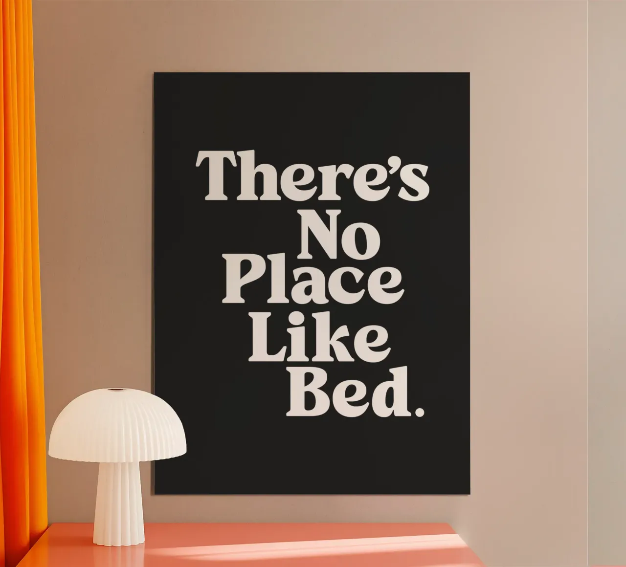 Non c'è posto come il letto Arte monocromatica minimalista per la camera da letto poster da THE MOTIVATED TYPE