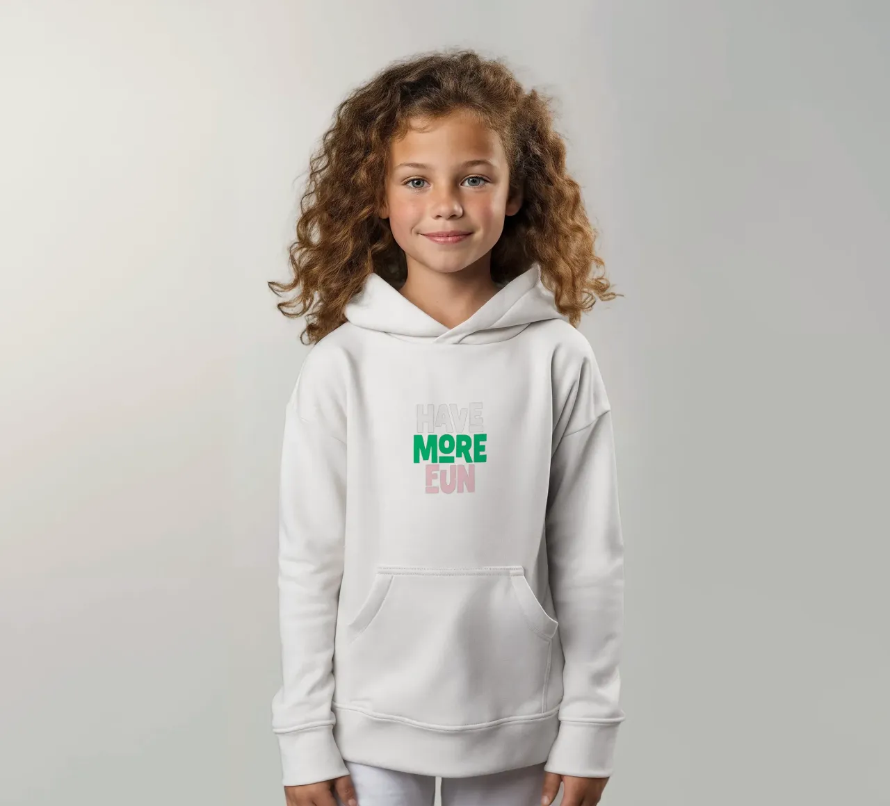 Divertirsi di più Design allegro e giocoso, moderno e colorato felpa bambino con cappuccio da THE MOTIVATED TYPE
