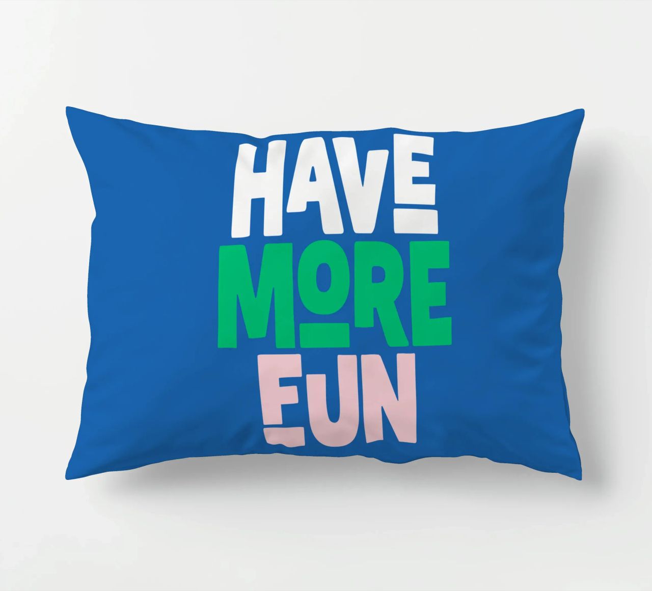 Divertirsi di più Design allegro e giocoso, moderno e colorato cuscino da THE MOTIVATED TYPE