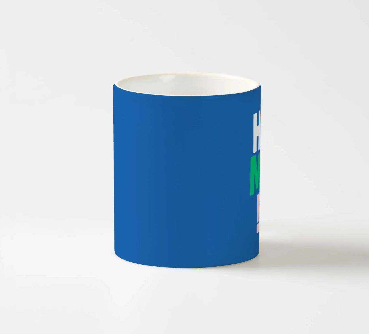 Divertirsi di più Design allegro e giocoso, moderno e colorato tazza in ceramica da THE MOTIVATED TYPE