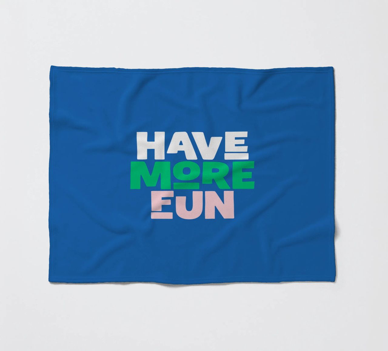 Divertirsi di più Design allegro e giocoso, moderno e colorato coperta in pile da THE MOTIVATED TYPE