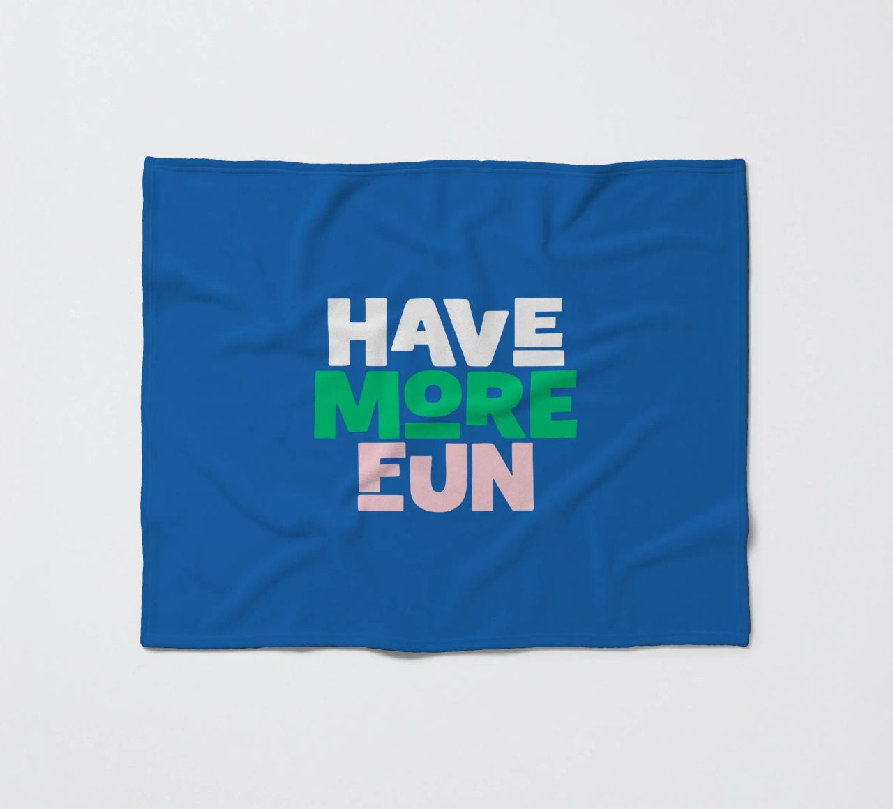Divertirsi di più Design allegro e giocoso, moderno e colorato coperta in pile da THE MOTIVATED TYPE
