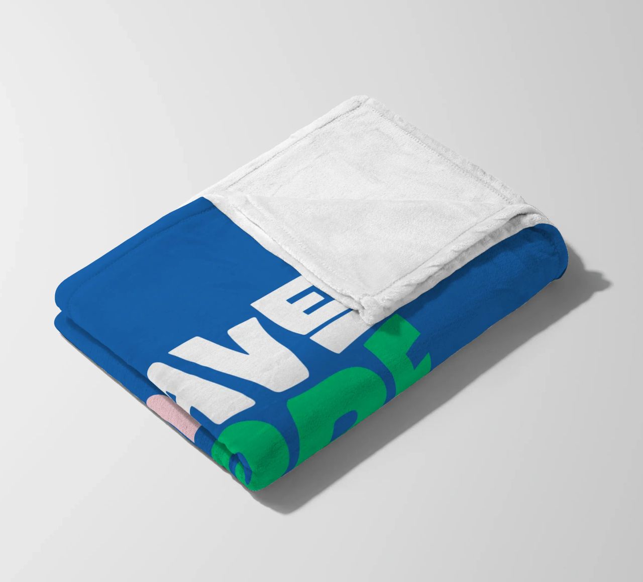 Divertirsi di più Design allegro e giocoso, moderno e colorato coperta in pile da THE MOTIVATED TYPE