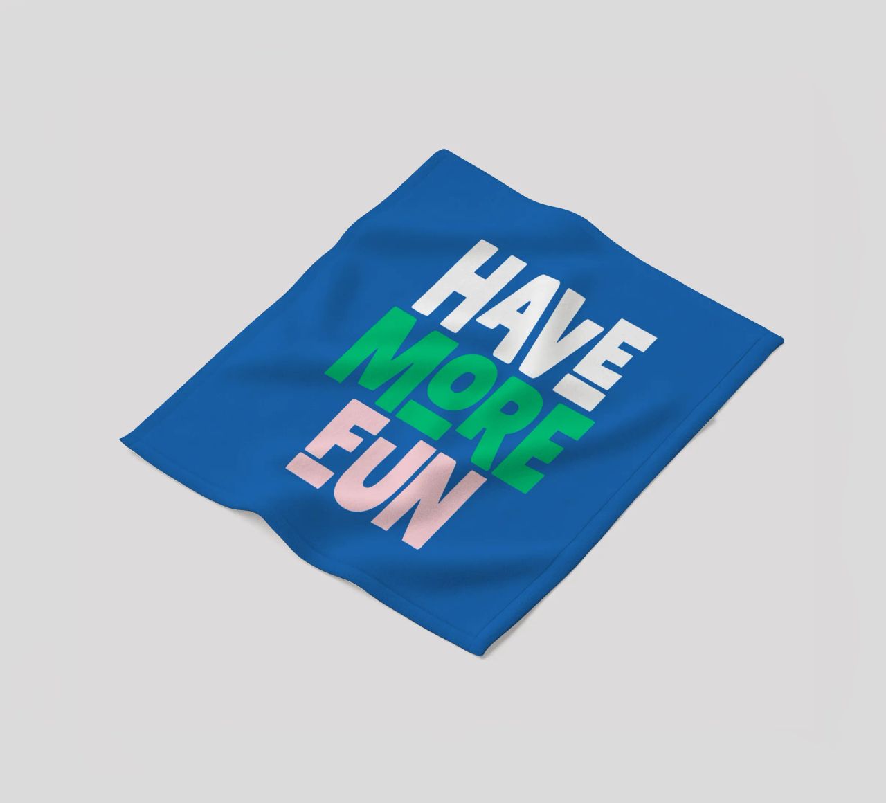 Divertirsi di più Design allegro e giocoso, moderno e colorato coperta in pile da THE MOTIVATED TYPE