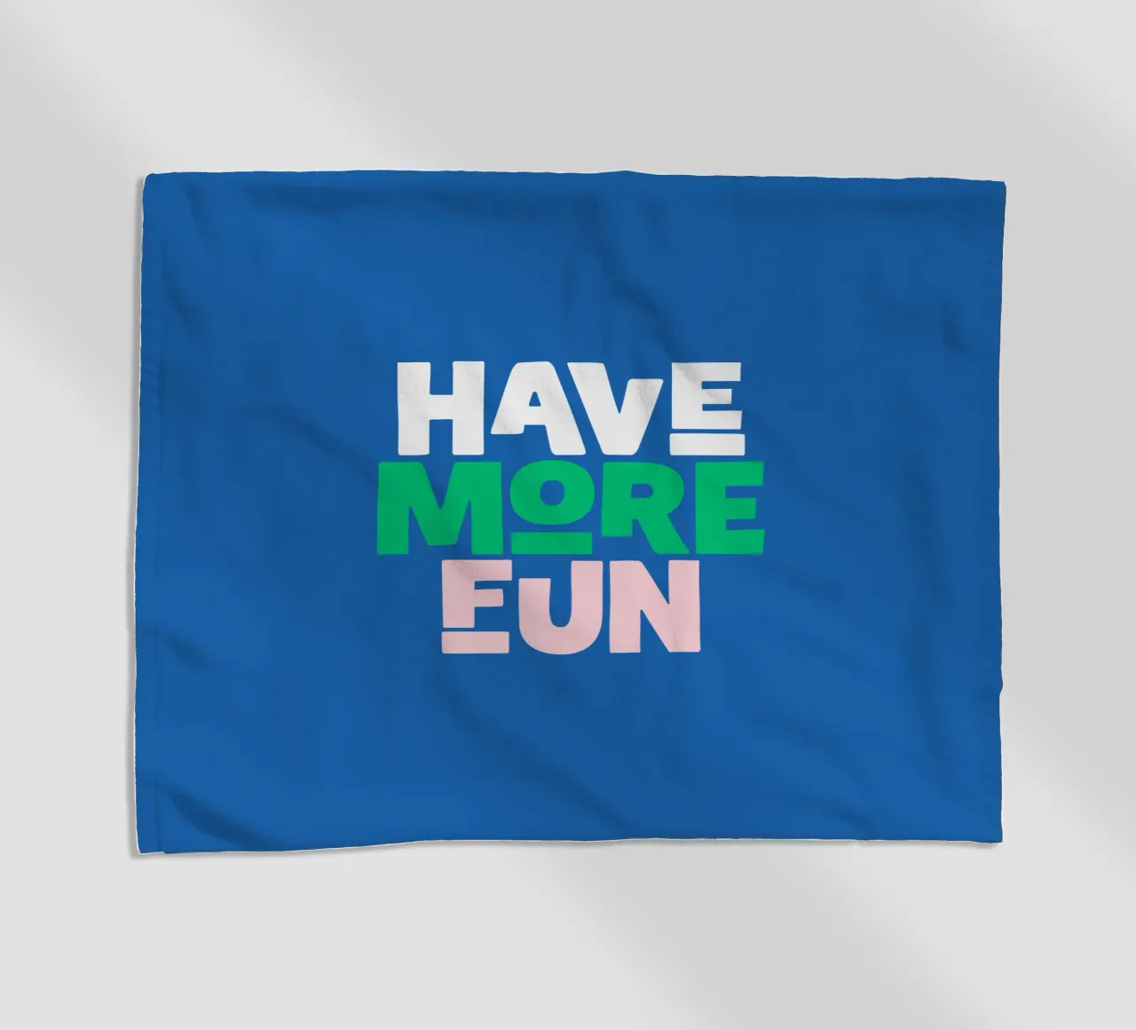 Divertirsi di più Design allegro e giocoso, moderno e colorato telo mare da THE MOTIVATED TYPE