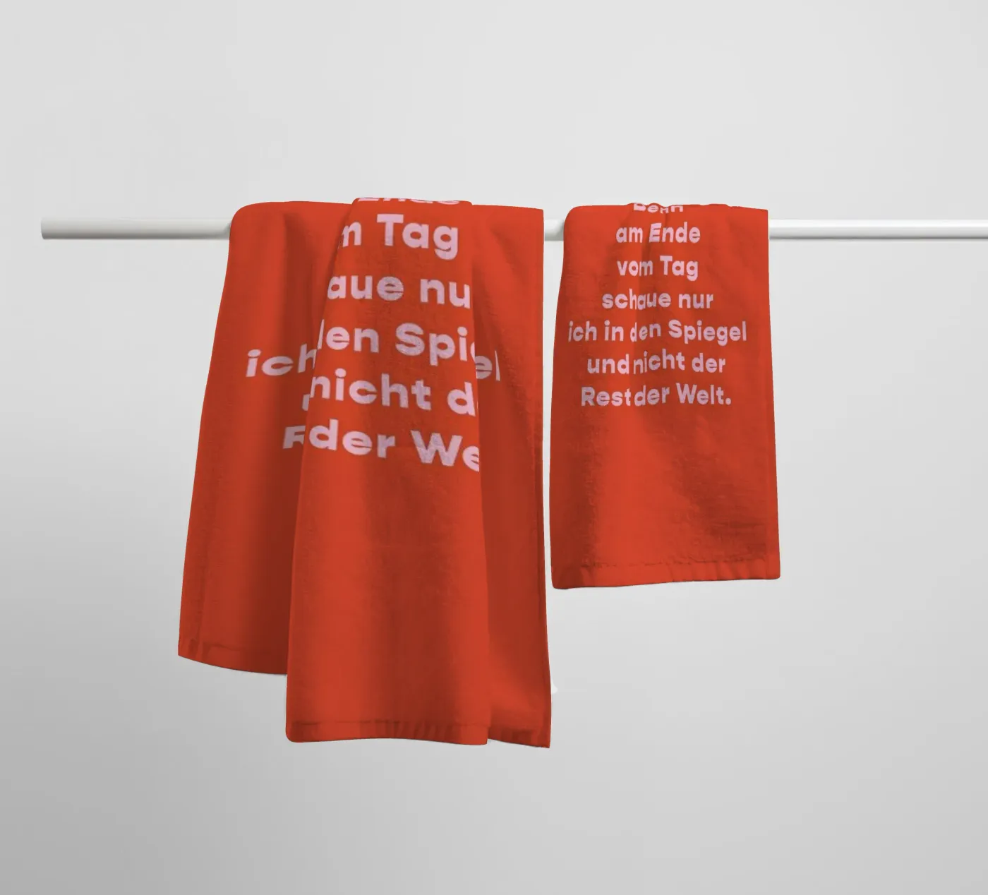 Spieglein, Spieglein badhanddoek van vonkopfbisfuss x JUNIQE