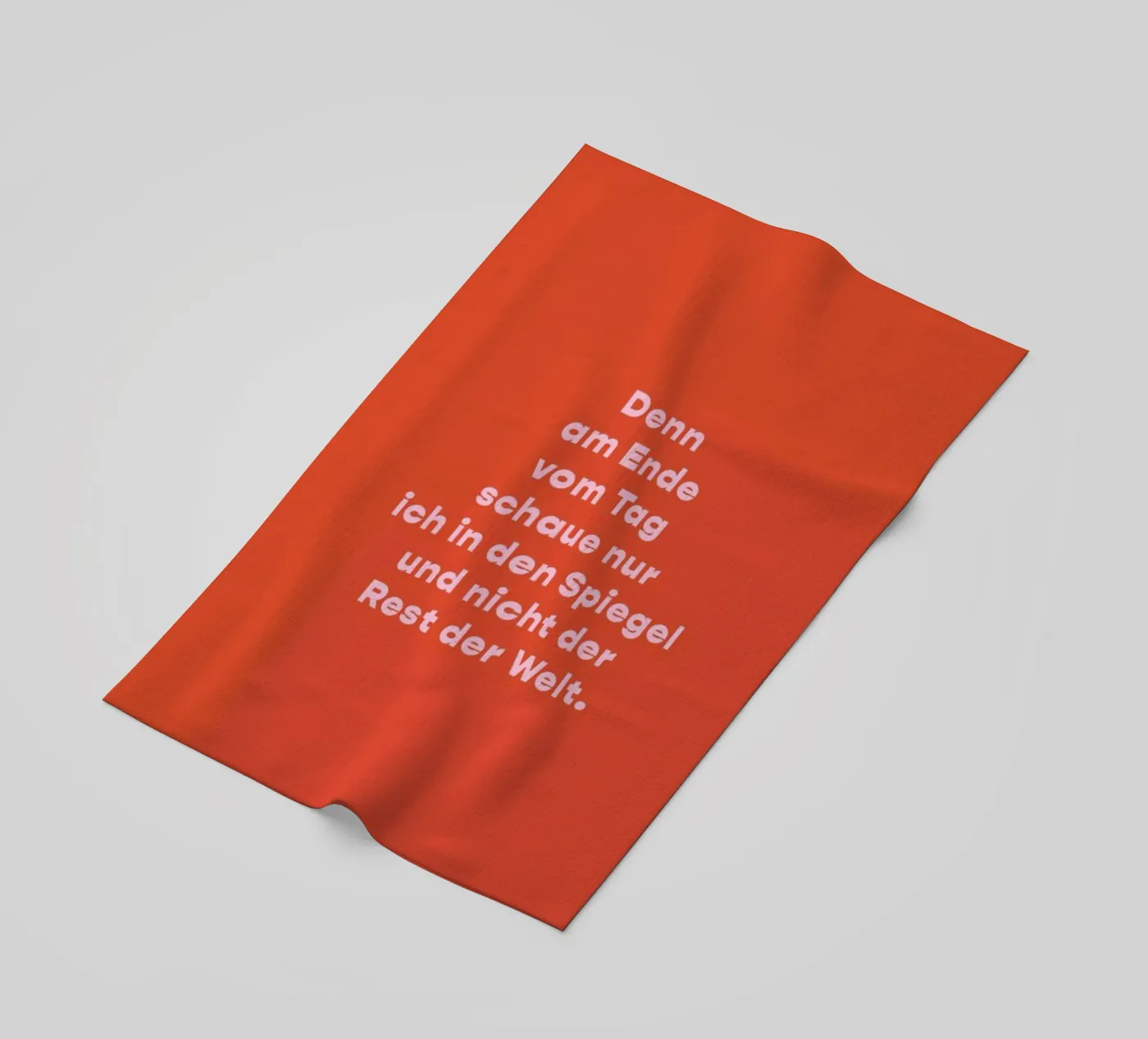Spieglein, Spieglein strandhanddoek van vonkopfbisfuss x JUNIQE