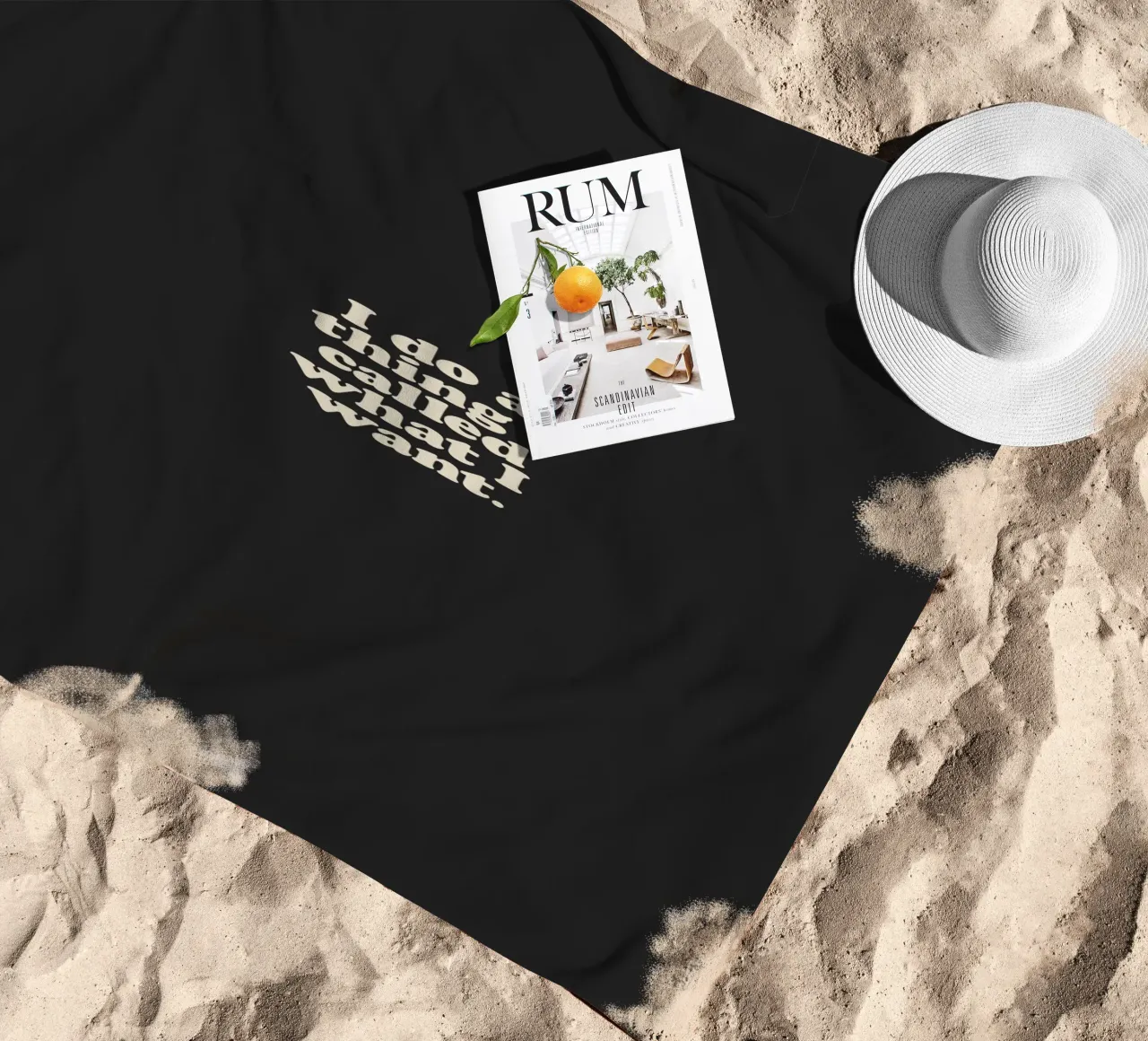 I Do a Thing Called What I Want (Je fais une chose appelée ce que je veux) Bold Retro Minimalism Print (Impression rétro minimaliste audacieuse) serviette de plage de THE MOTIVATED TYPE