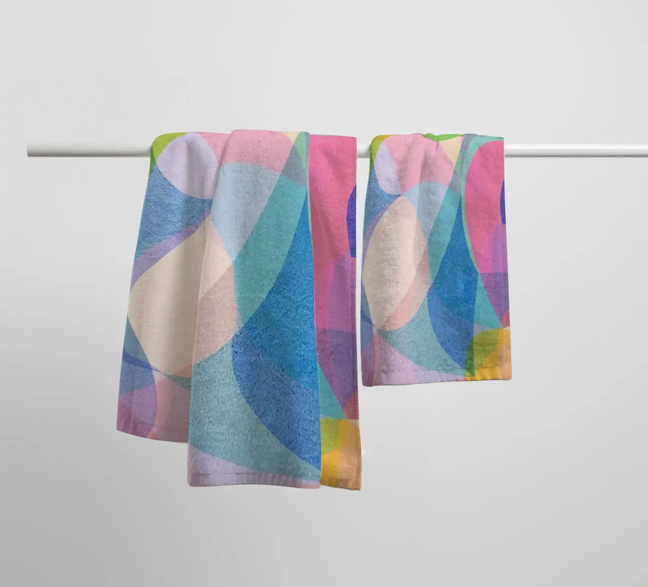 Motif abstrait de couleurs serviette de bain de lovely lines