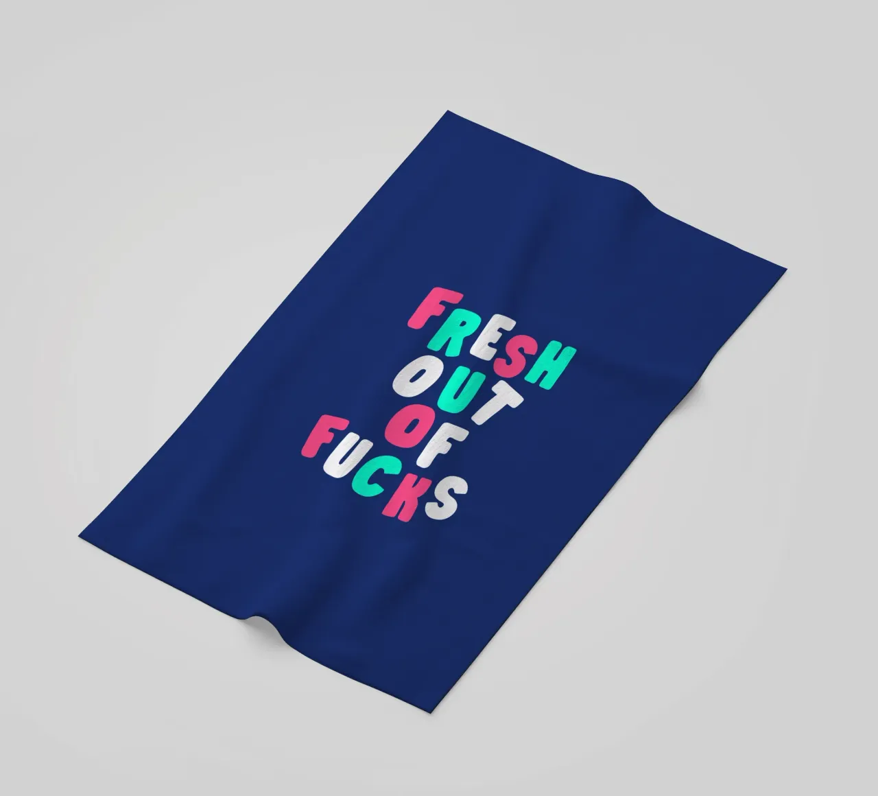 Fresh Out of Fucks Sassy Bold Sarcastic Typography Design telo mare da THE MOTIVATED TYPE