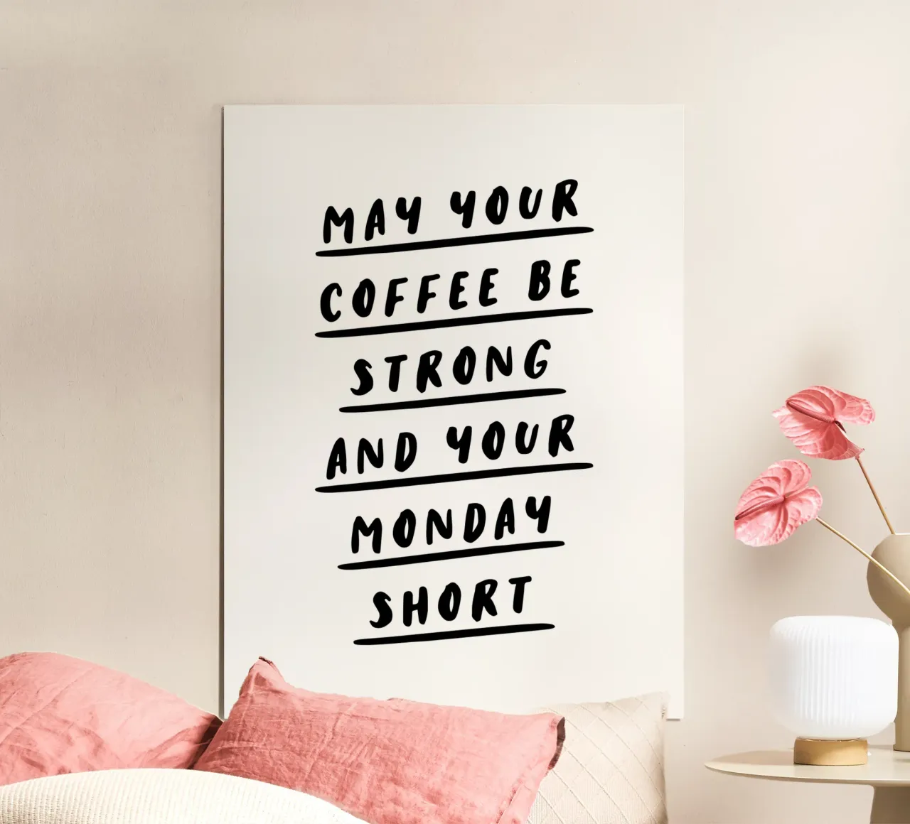 Che il vostro caffè sia forte e il vostro lunedì breve Typografie poster con telaio in alluminio da THE MOTIVATED TYPE