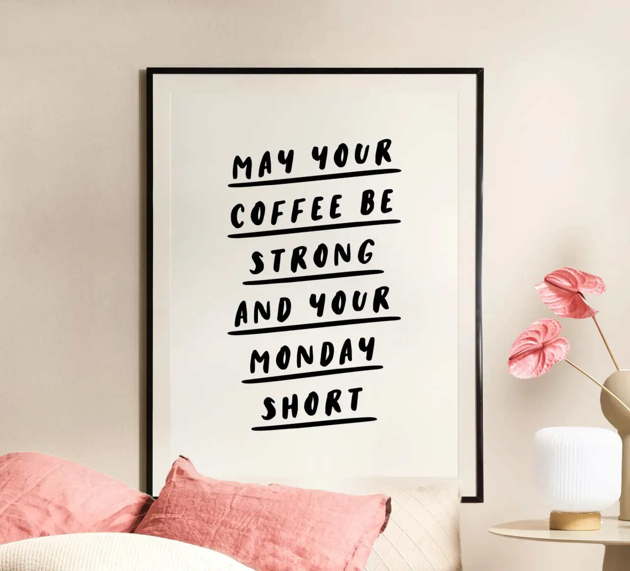 Che il vostro caffè sia forte e il vostro lunedì breve Typografie poster con telaio in alluminio da THE MOTIVATED TYPE