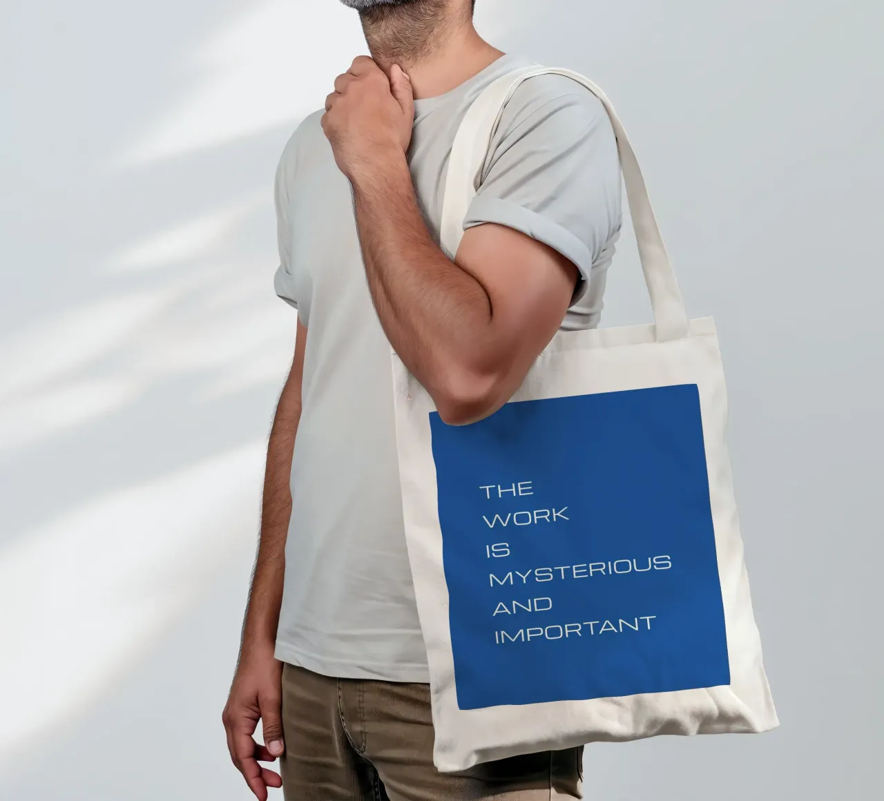 The Work Is Mysterious And Important borsa in juta da Espinacco Design