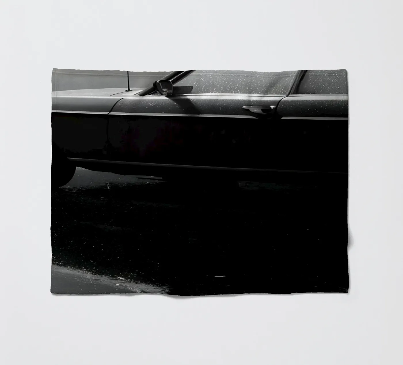 Monochrome Oldtimer Fleecedecke von CAR EDITION