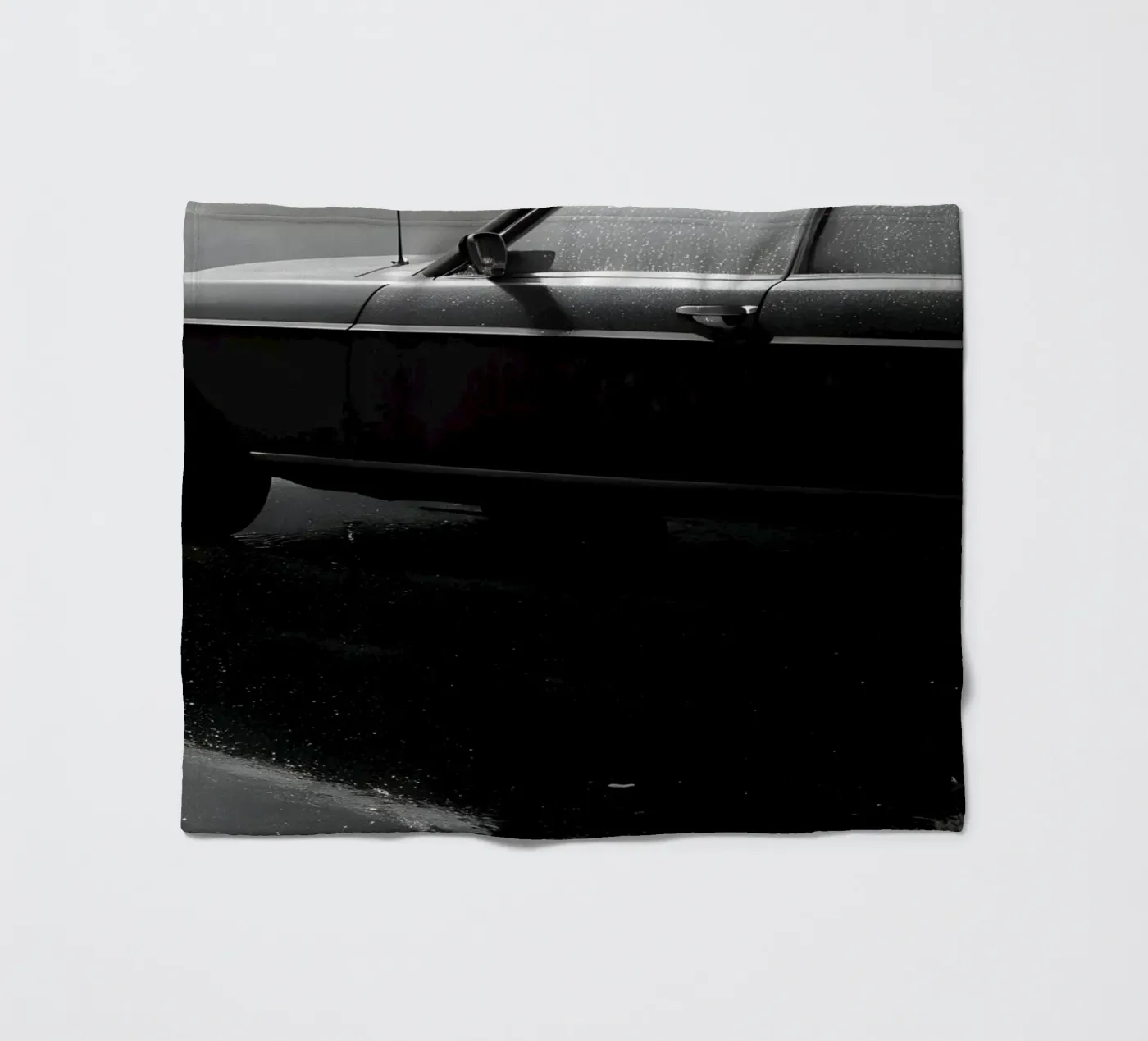 Monochrome Oldtimer Fleecedecke von CAR EDITION