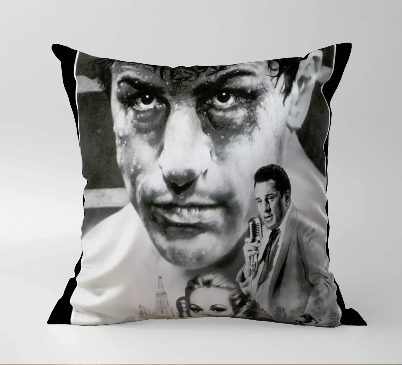 ‘Raging Bull’ Retro Movie Poster cuscino da Gallery Print and Art Limited