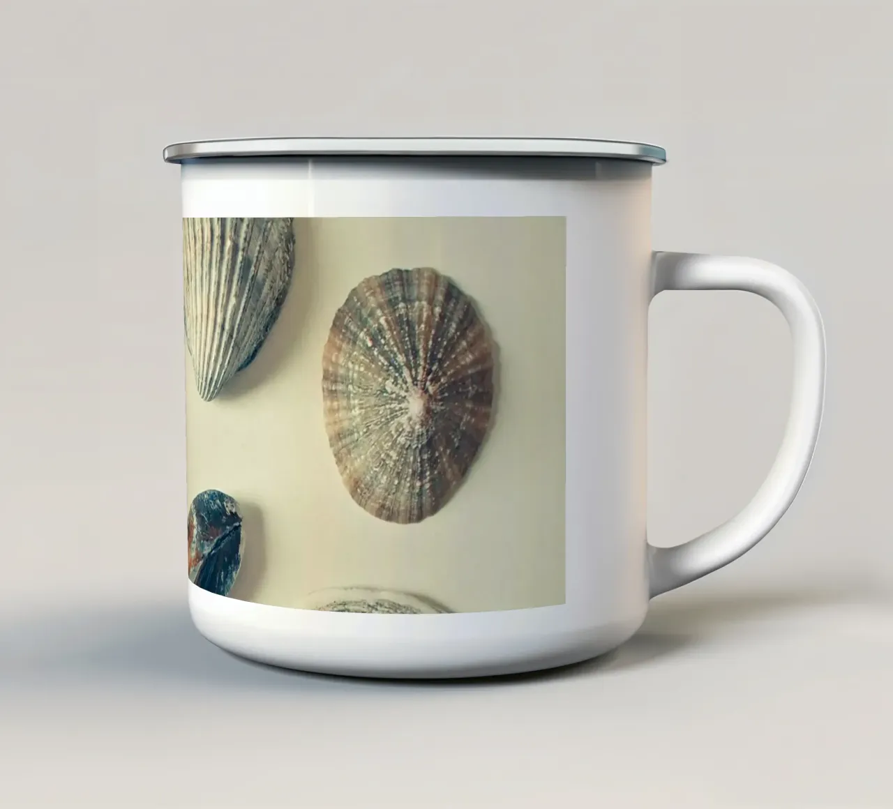 Dal mare tazza in smalto da Cassia Beck Photography