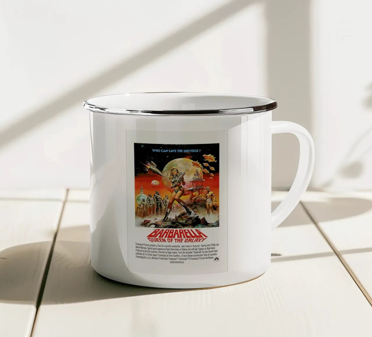 ‘Barbarella’ Retro Movie Poster tazza in smalto da Gallery Print and Art Limited