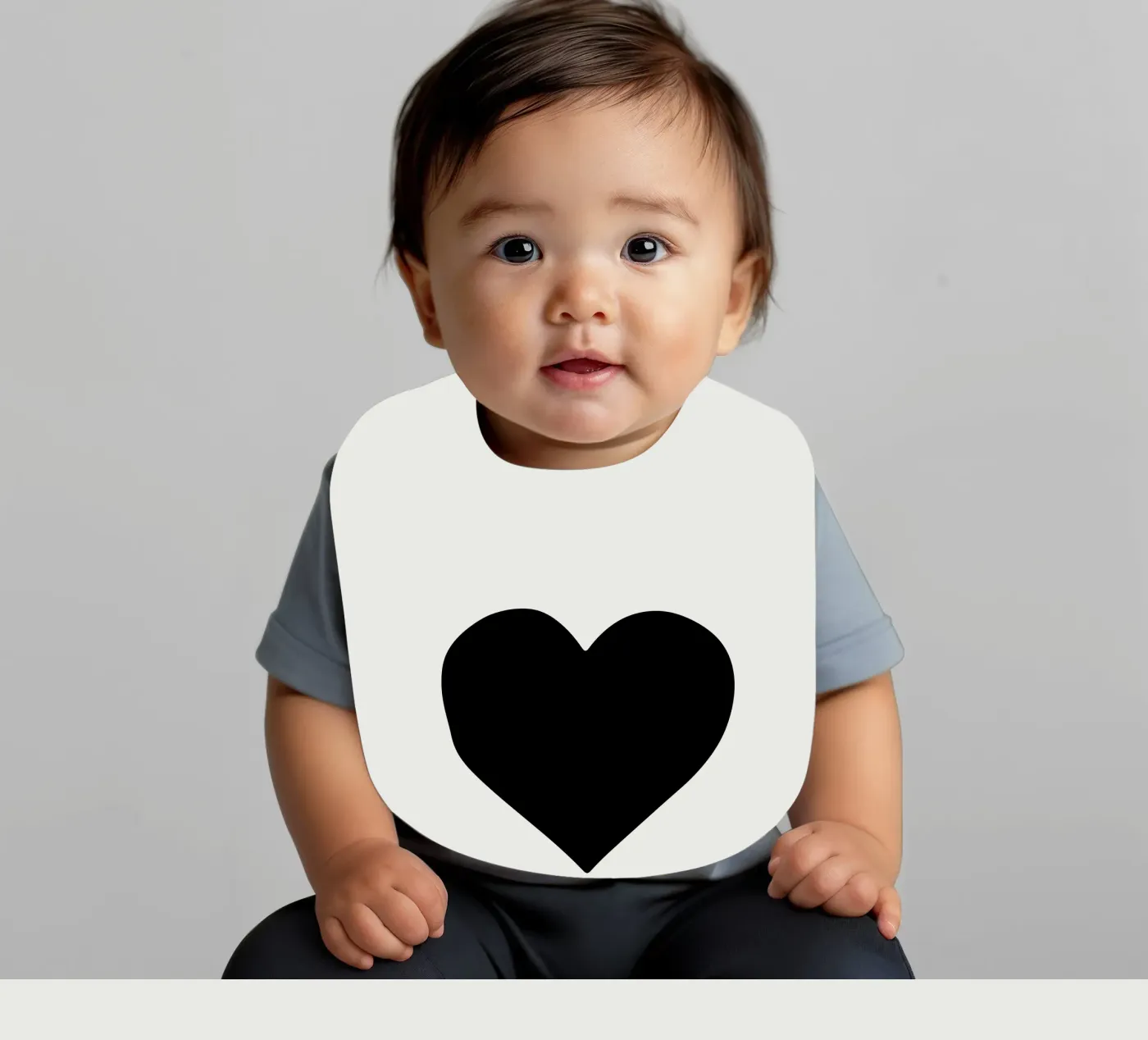 Zwart hart baby slabbetje van Rose Beck Art