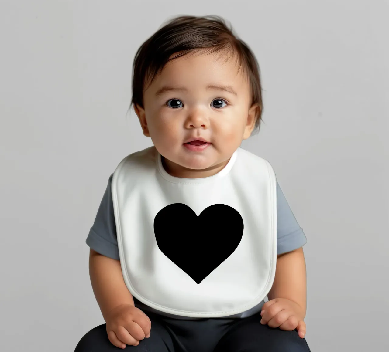 Cuore nero bavaglino da Rose Beck Art