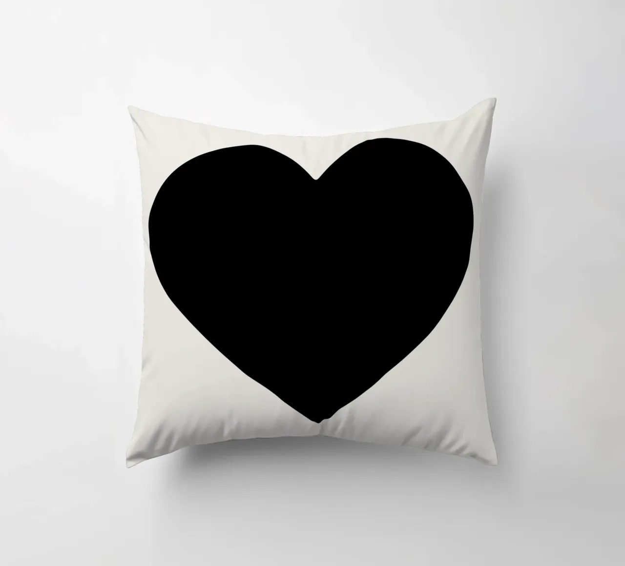 Cuore nero cuscino da Rose Beck Art