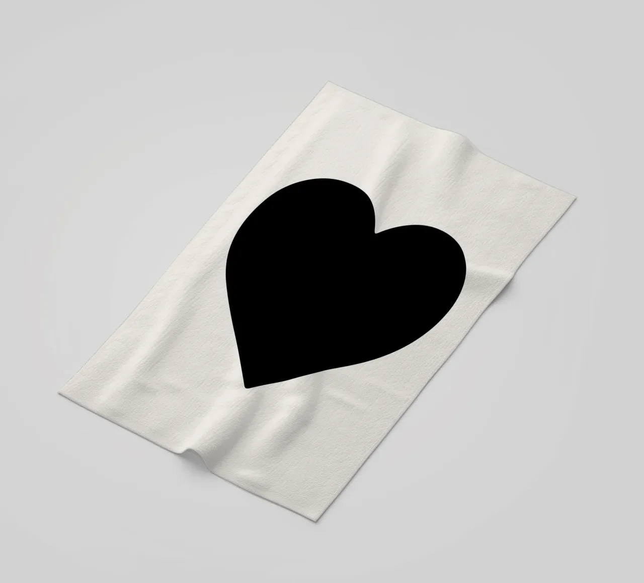 Cuore nero telo mare da Rose Beck Art