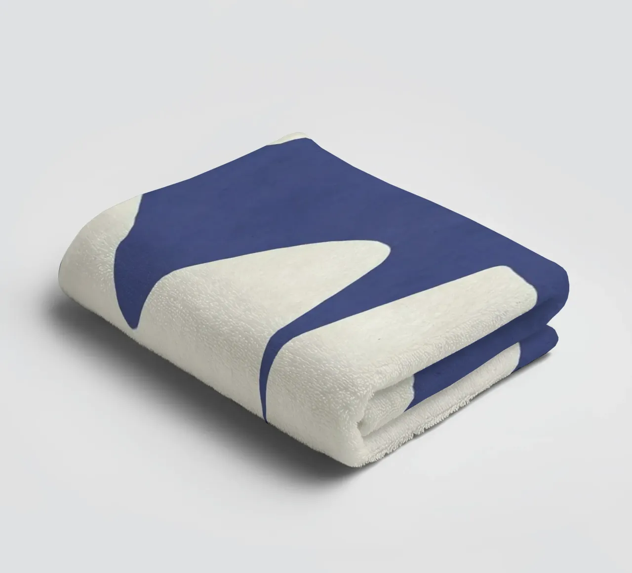 Forme grafiche astratte primitive - Blu navy asciugamano da bagno da MoonlightPrint