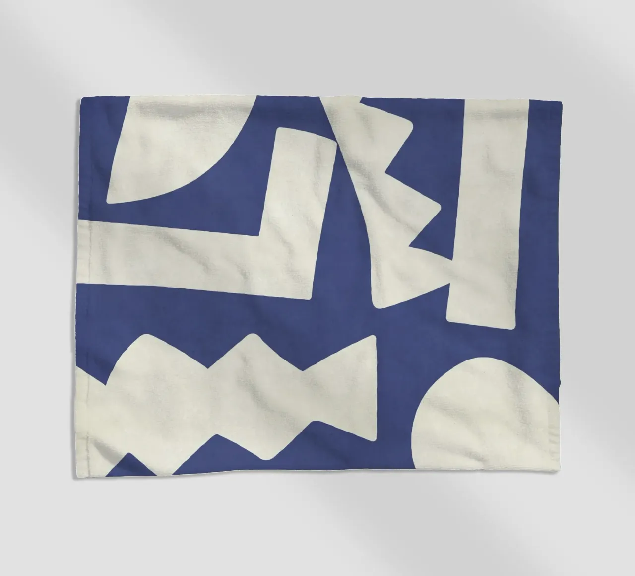 Forme grafiche astratte primitive - Blu navy telo mare da MoonlightPrint
