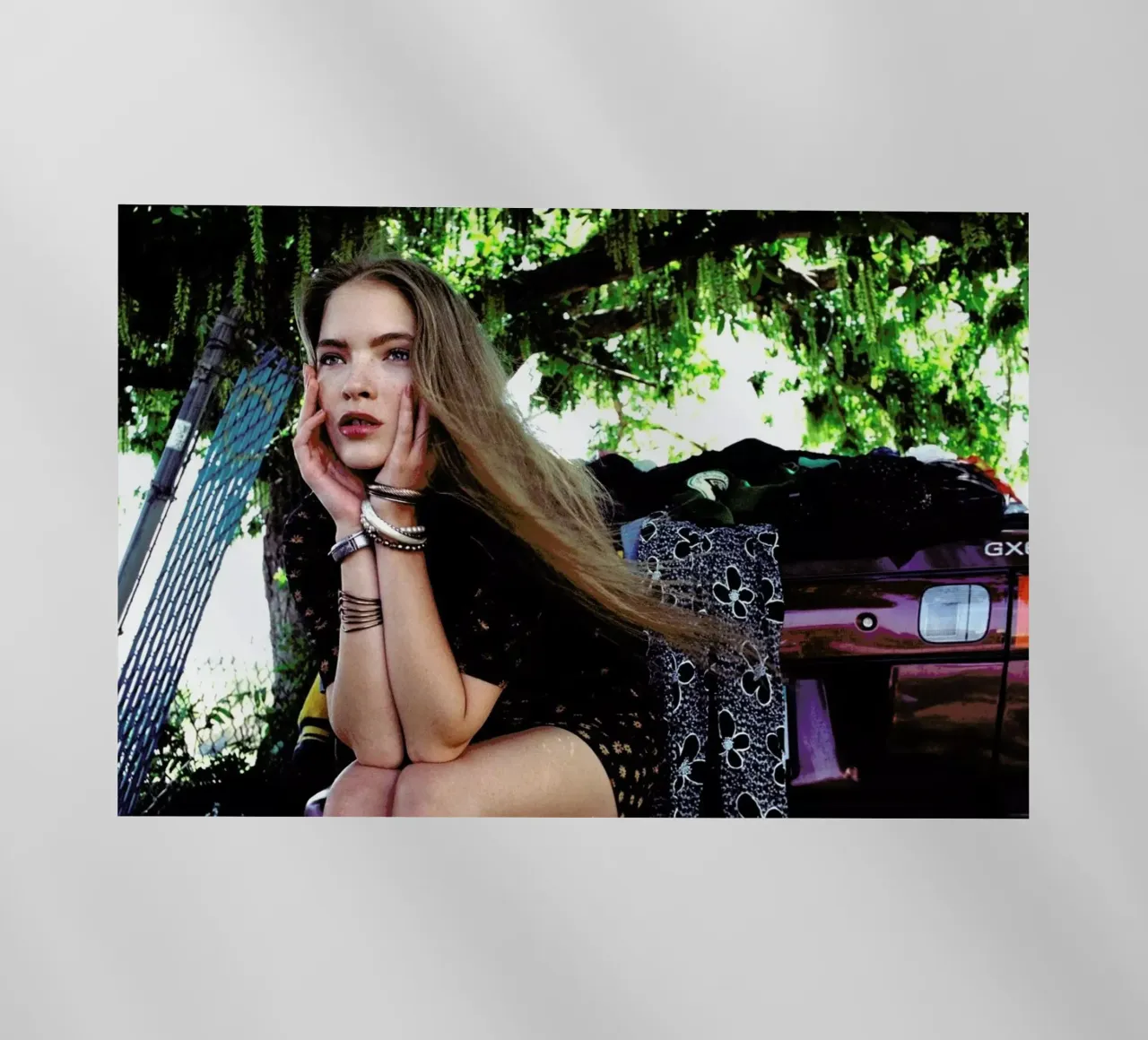 Conundrum pellicola backlit da Aysha Banos