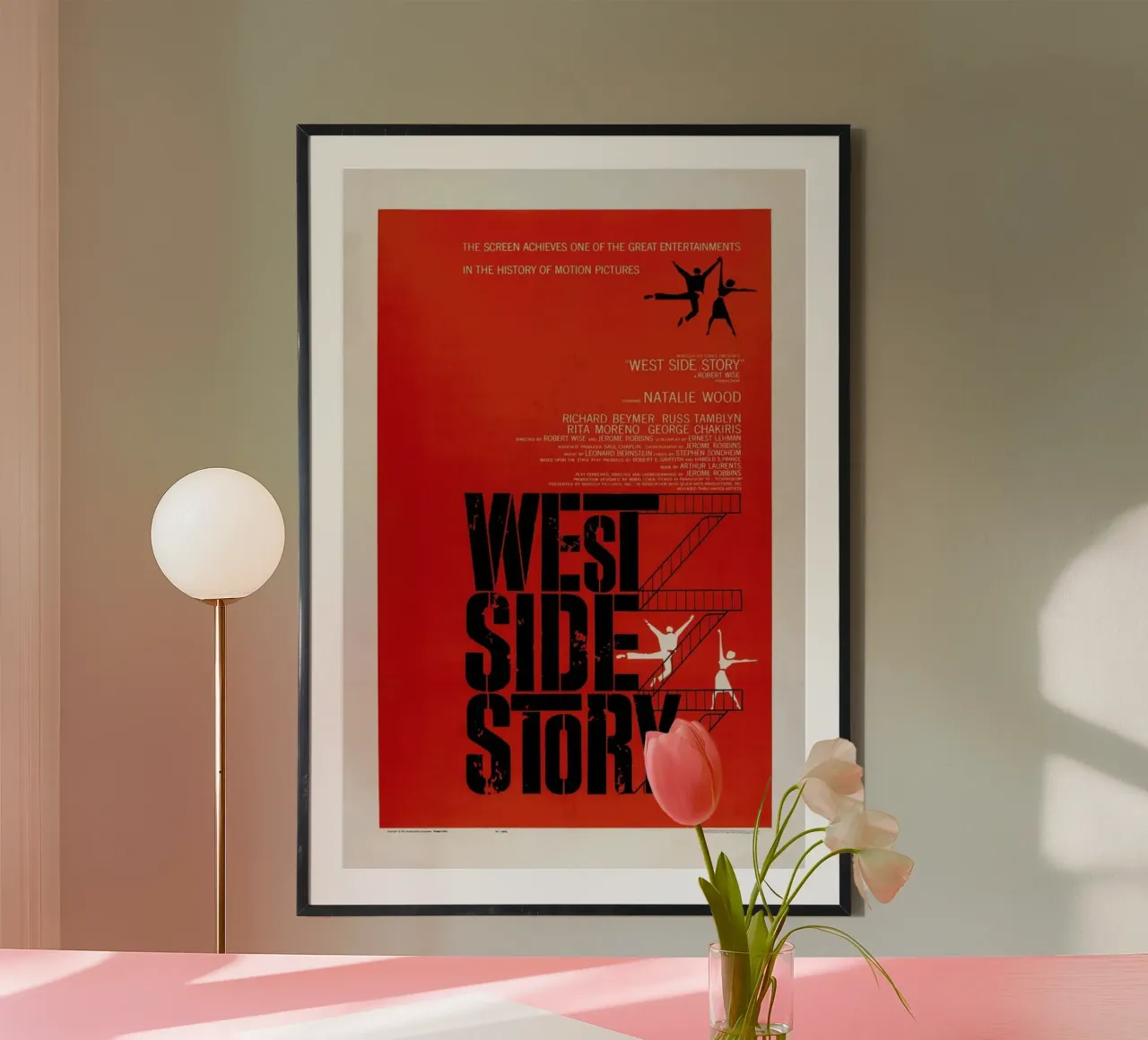 ‘West Side Story’ Retro Movie Poster poster con telaio in legno da Gallery Print and Art Limited