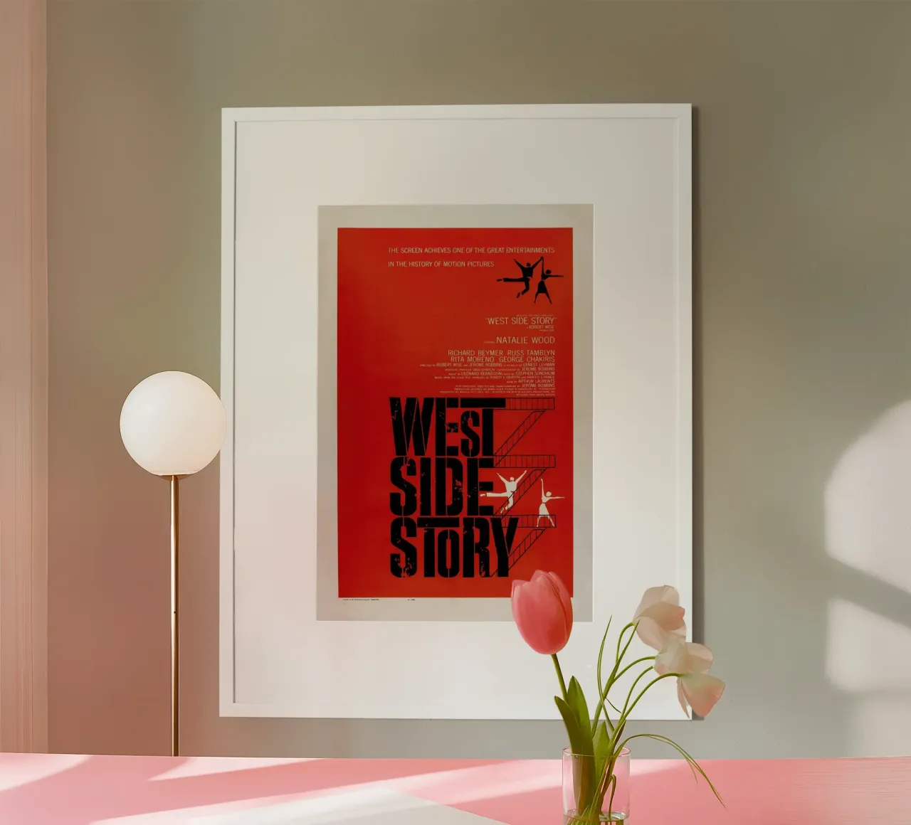 ‘West Side Story’ Retro Movie Poster poster con telaio in legno da Gallery Print and Art Limited