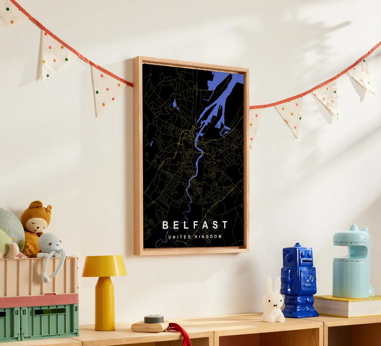 Mappa della città di Belfast, Regno Unito, nero e oro tela con Cornice a cassetta da Cartographers Library