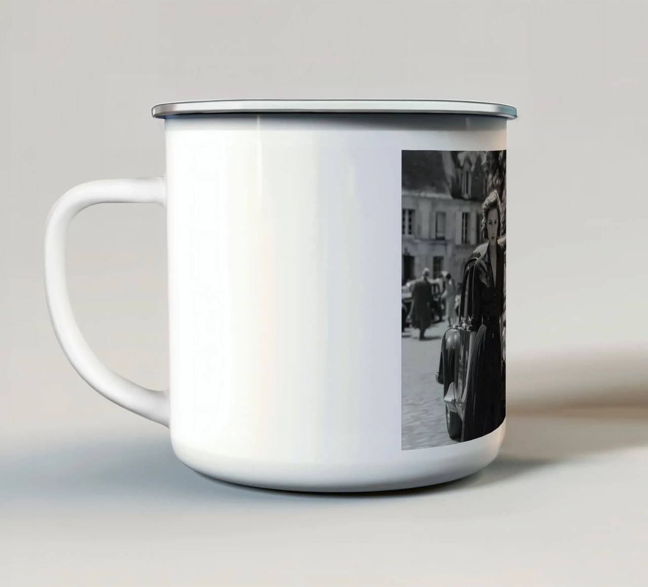 Un tocco di nostalgia tazza in smalto da M-Ulrich-Digital Art