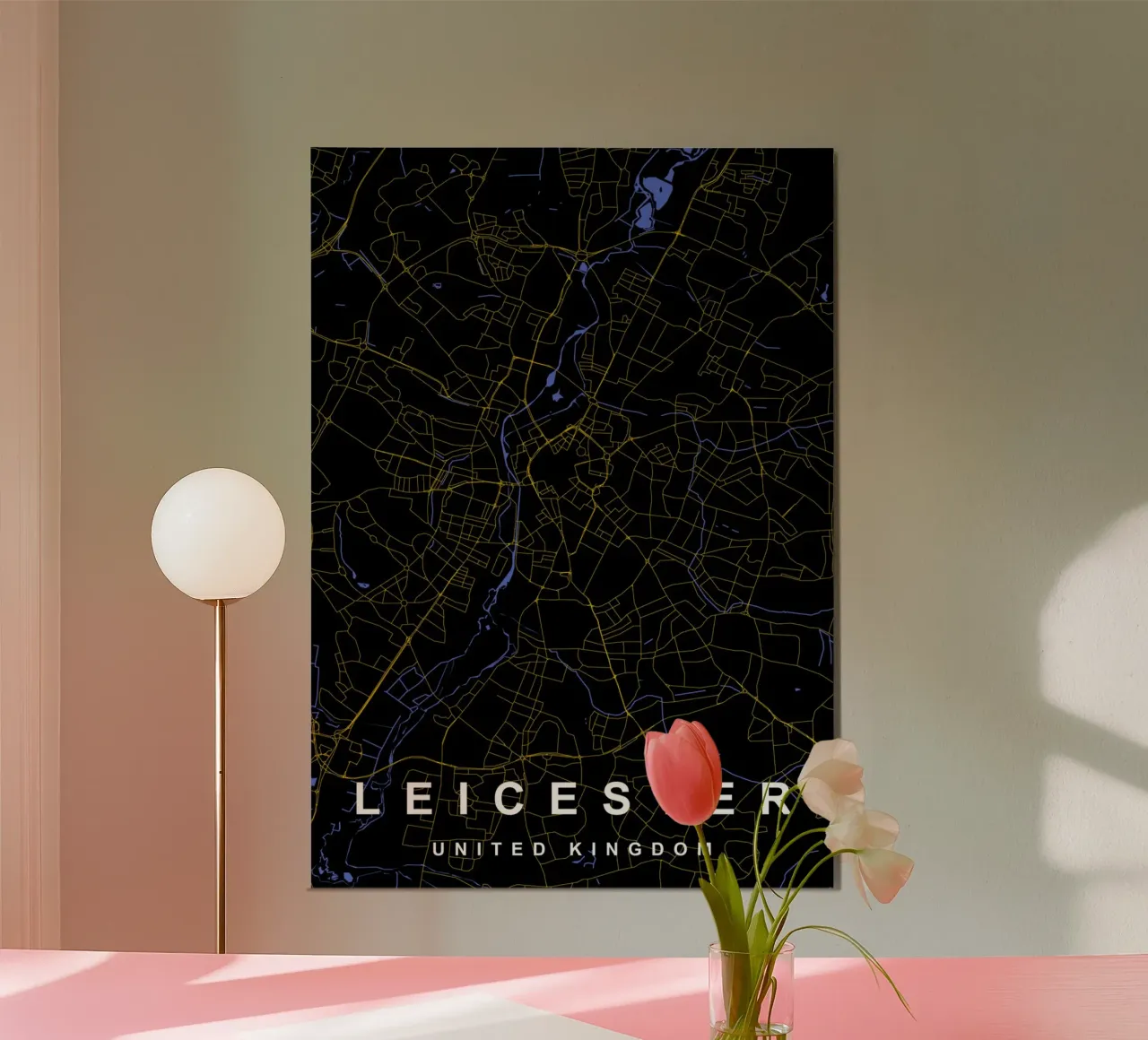 Mappa della città di Leicester Regno Unito nero e oro poster con telaio in legno da Cartographers Library