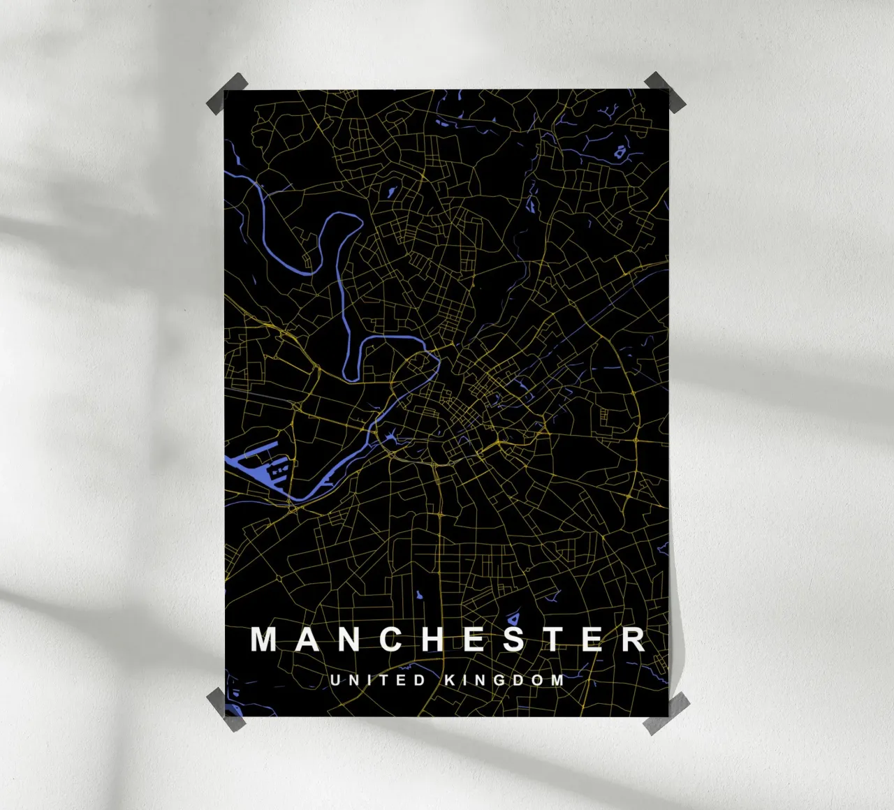 Manchester UK stadsplattegrond zwart en goud poster met houten frame van Cartographers Library