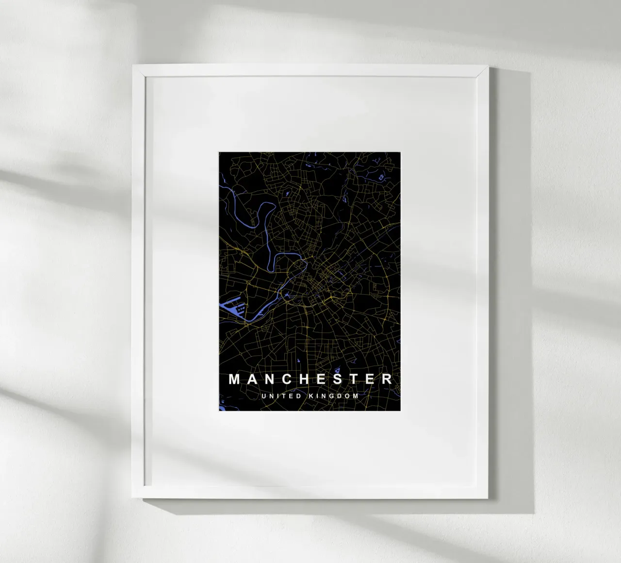 Manchester UK stadsplattegrond zwart en goud poster met houten frame van Cartographers Library