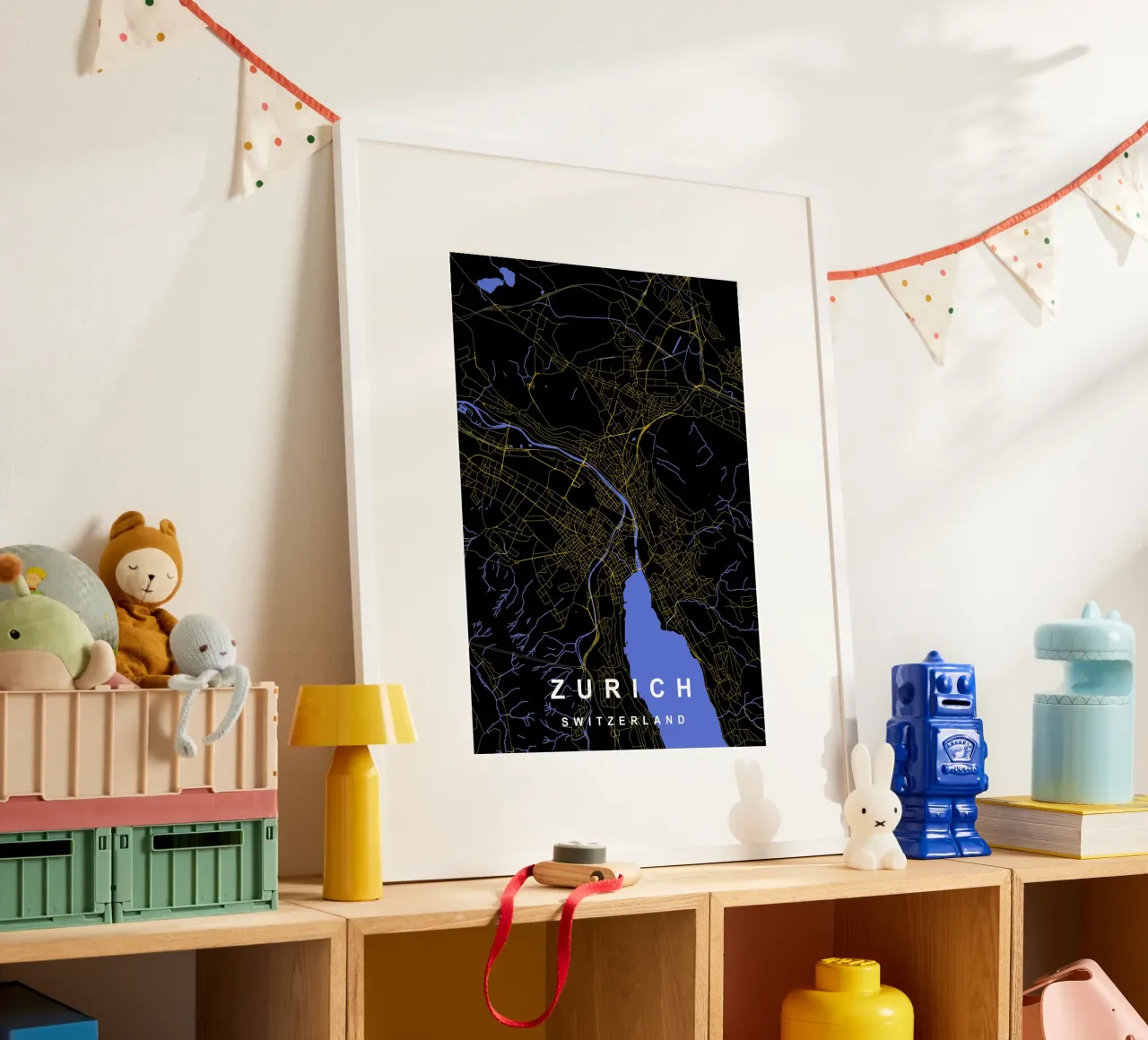 Zurigo Svizzera - Mappa della città in nero e oro poster con telaio in legno da Cartographers Library
