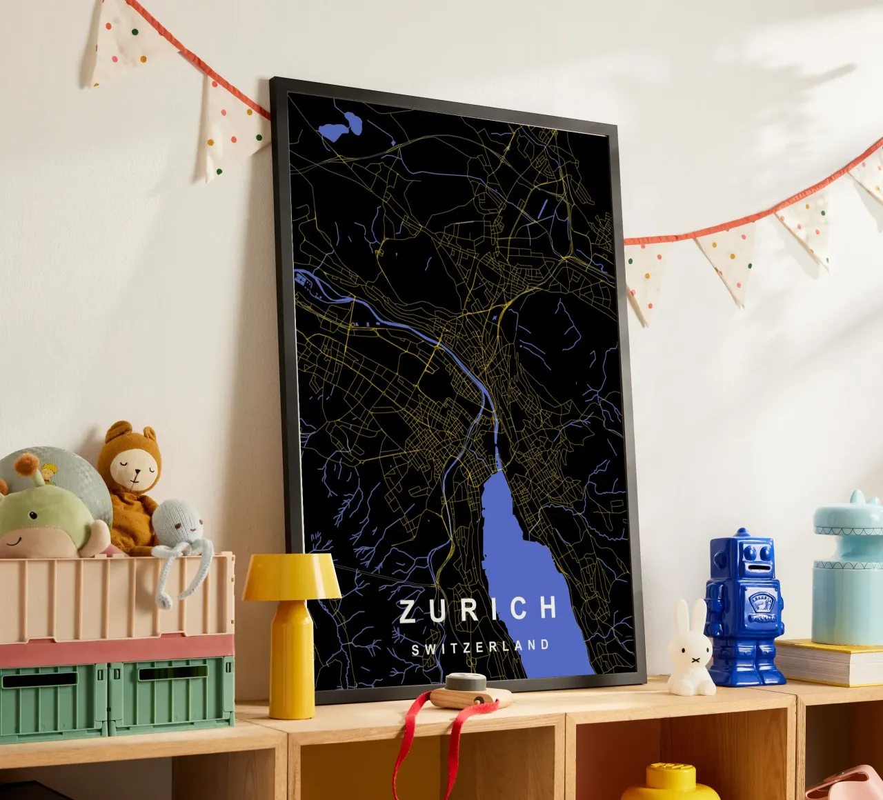 Zurigo Svizzera - Mappa della città in nero e oro poster con telaio in legno da Cartographers Library