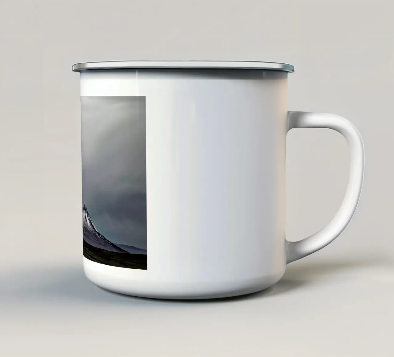 Standing strong tazza in smalto da Nur Mut