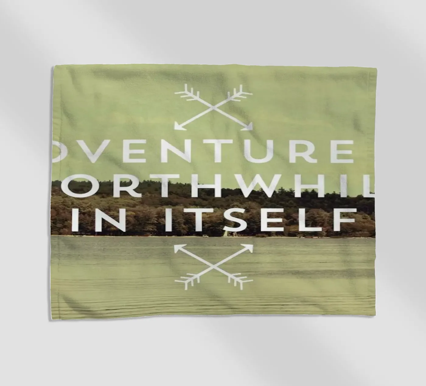 Worthwhile Strandtuch von Vintage Skies