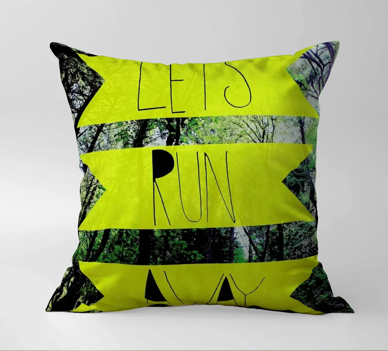 Let's Run Away - to the forest cuscino da Leah Flores