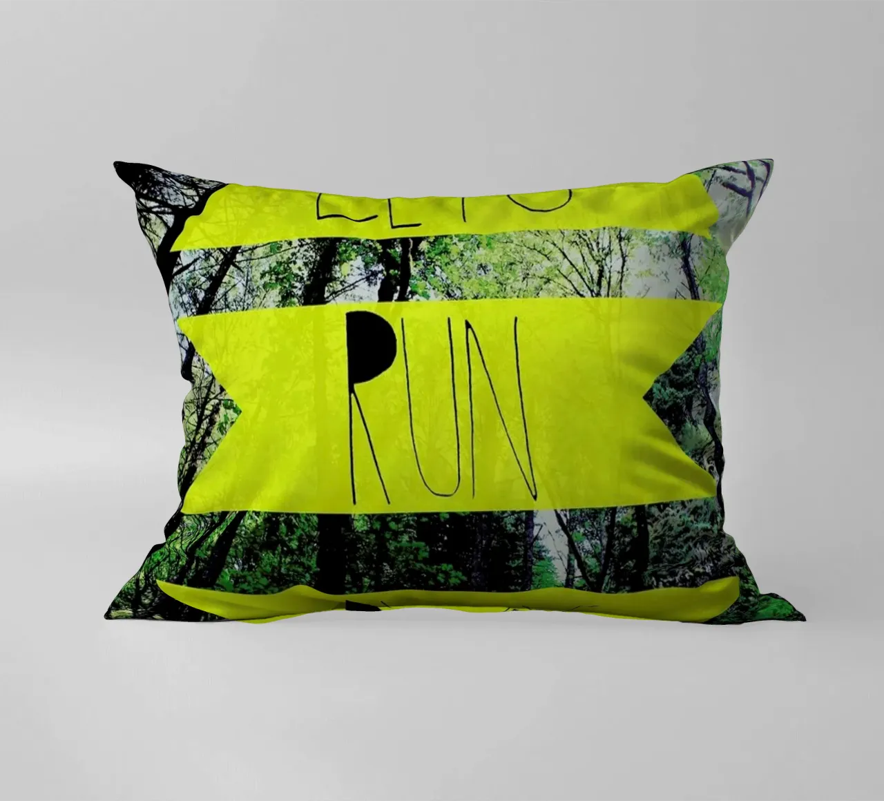 Let's Run Away - to the forest cuscino da Leah Flores