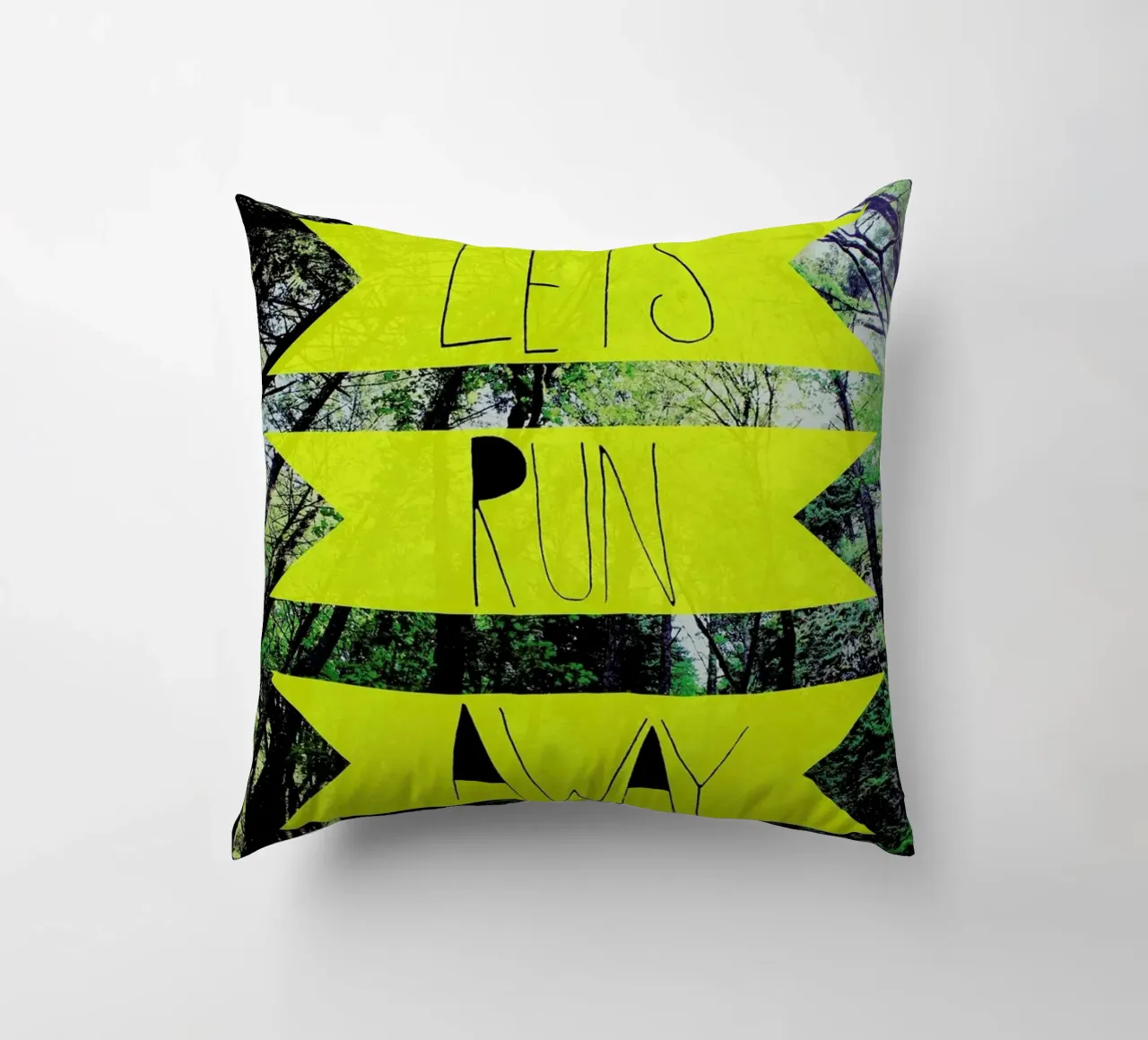 Let's Run Away - to the forest cuscino da Leah Flores
