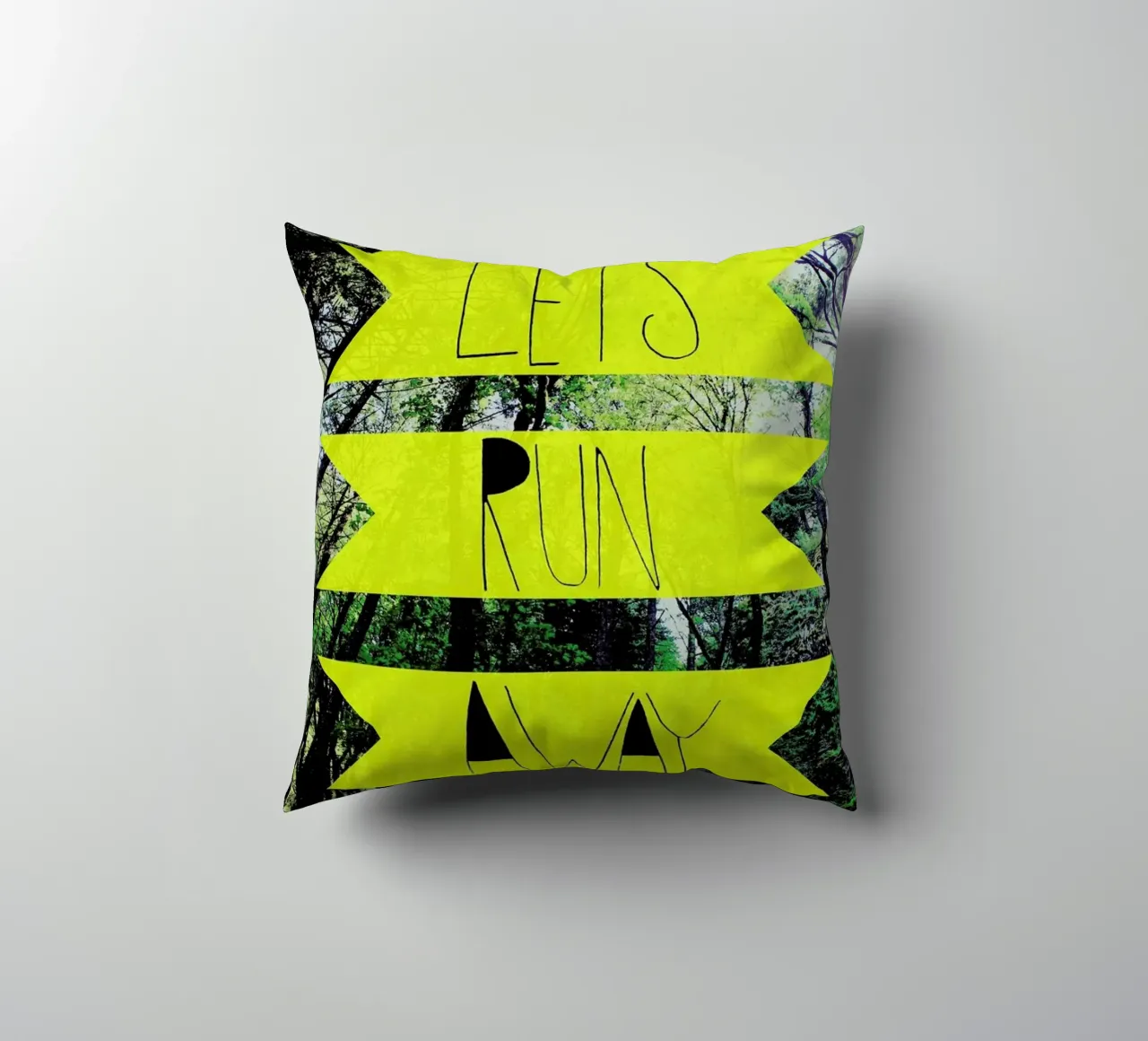 Let's Run Away - to the forest cuscino da Leah Flores