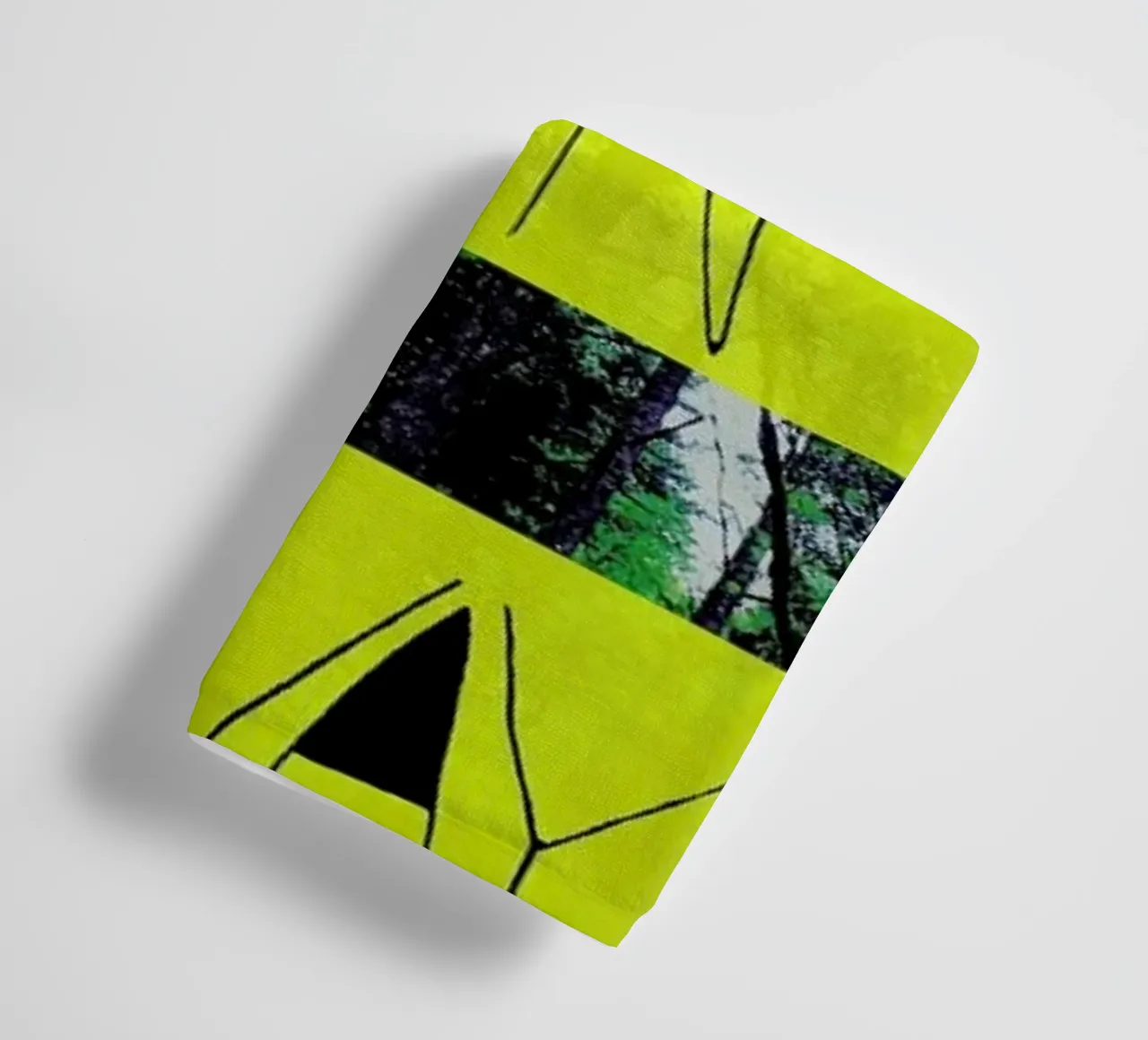 Let's Run Away - to the forest asciugamano da bagno da Leah Flores